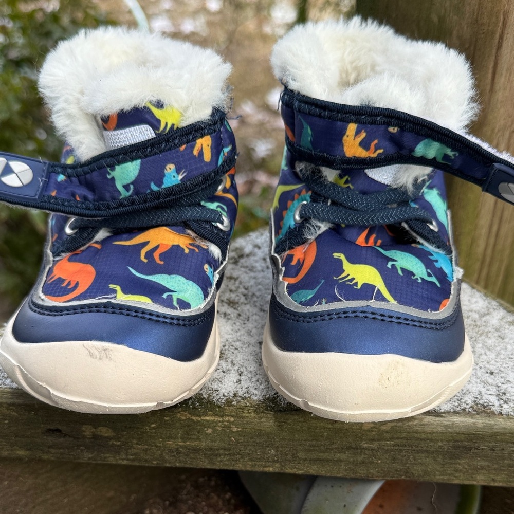 EUC Kids Dinosaur Print Snow Shoes with Faux Fur Lining.